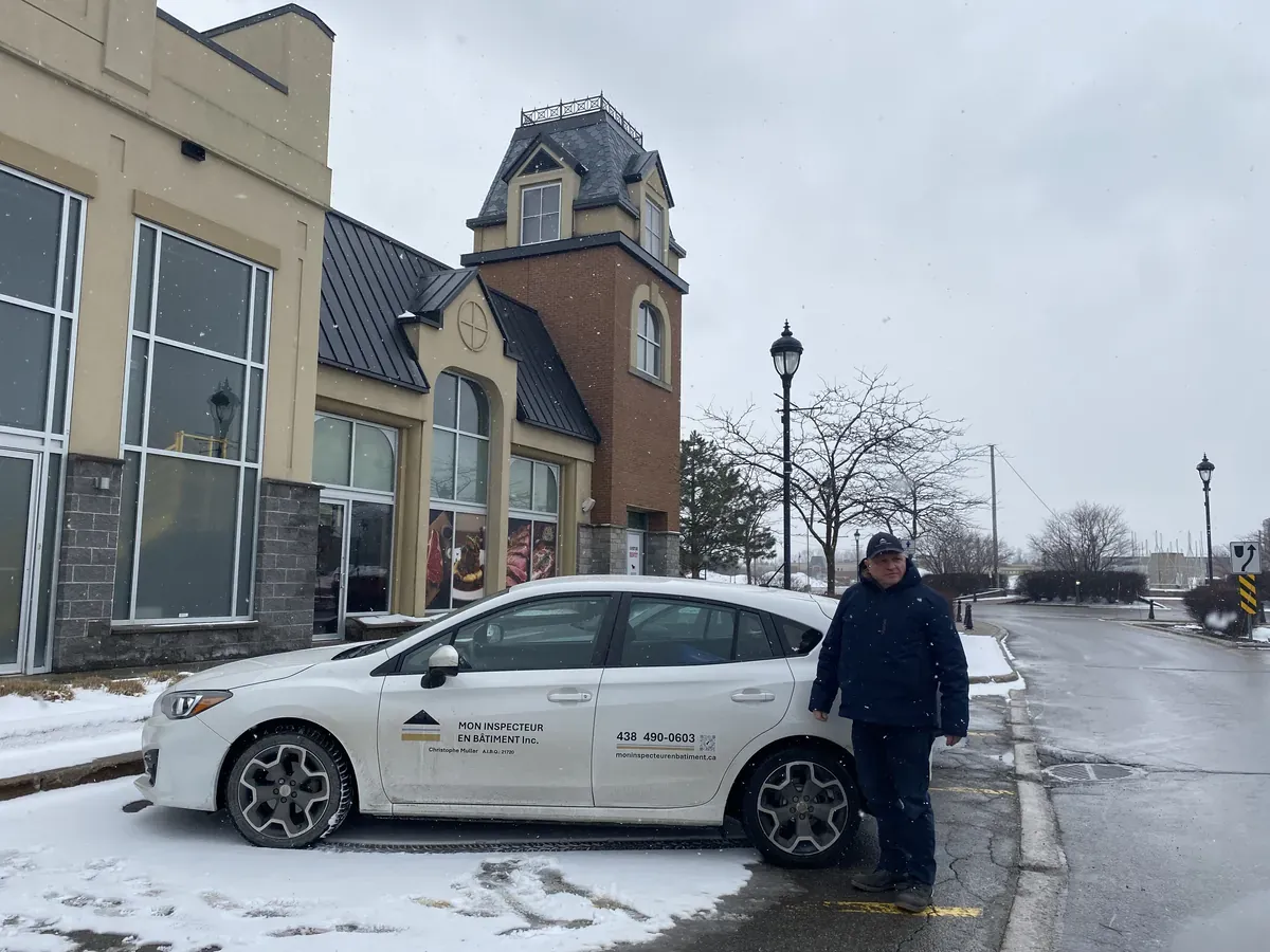 Mon inspecteur en bâtiment inc. déjà certifié à la RBQ utilisant la norme BNQ 3009-500 au Faubourg Boisbriand avec son unité mobile.