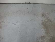 Vignette du secteur Monteuil à Auteuil : dalle de béton fissurée
